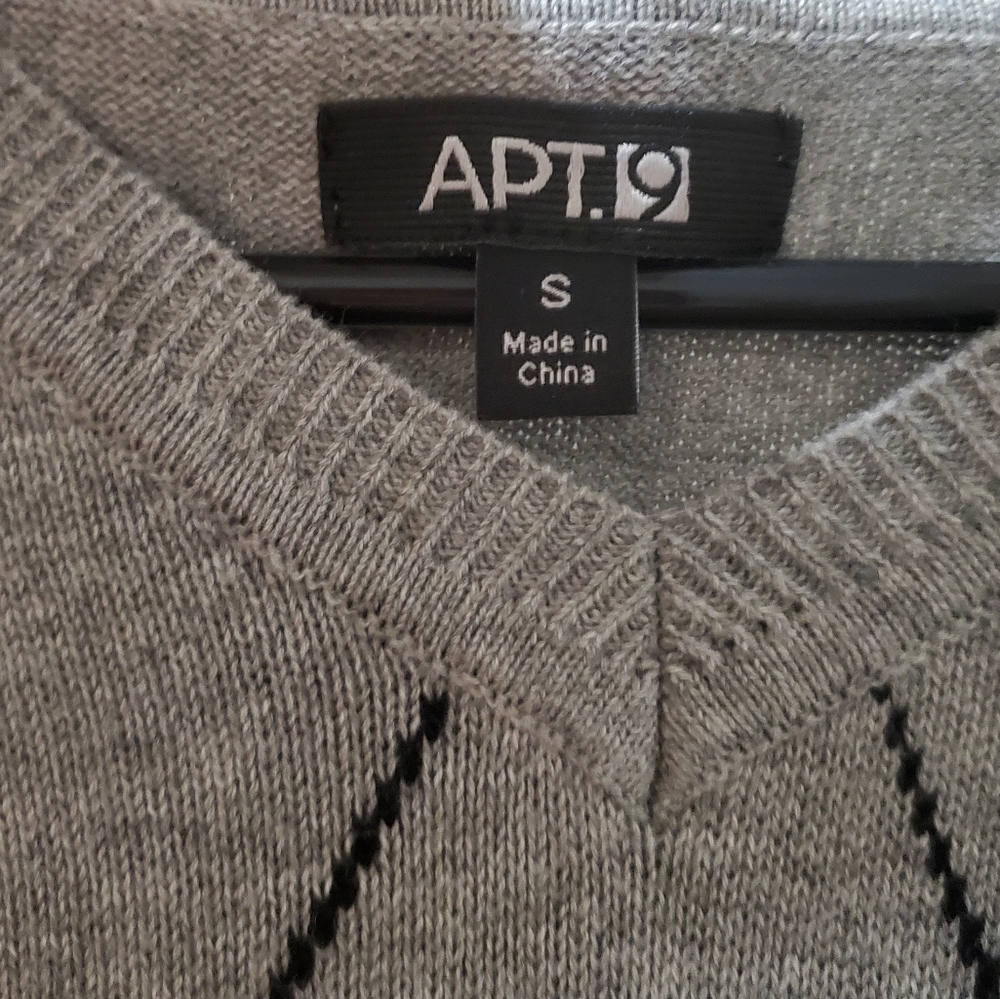 Sweater Vest - Picture 2 of 4